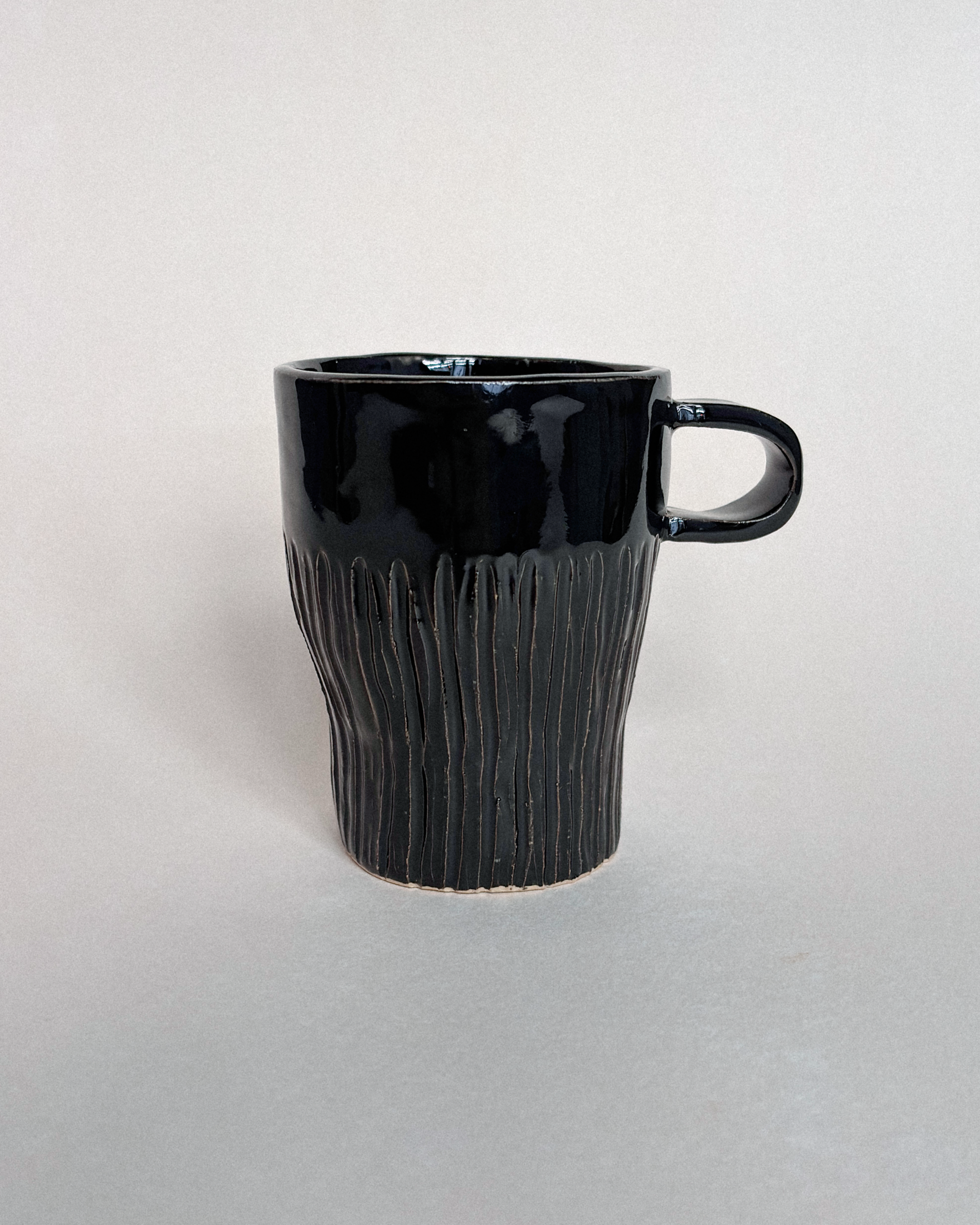 KUBEK ŻEBROWANY BLACK GLOSS